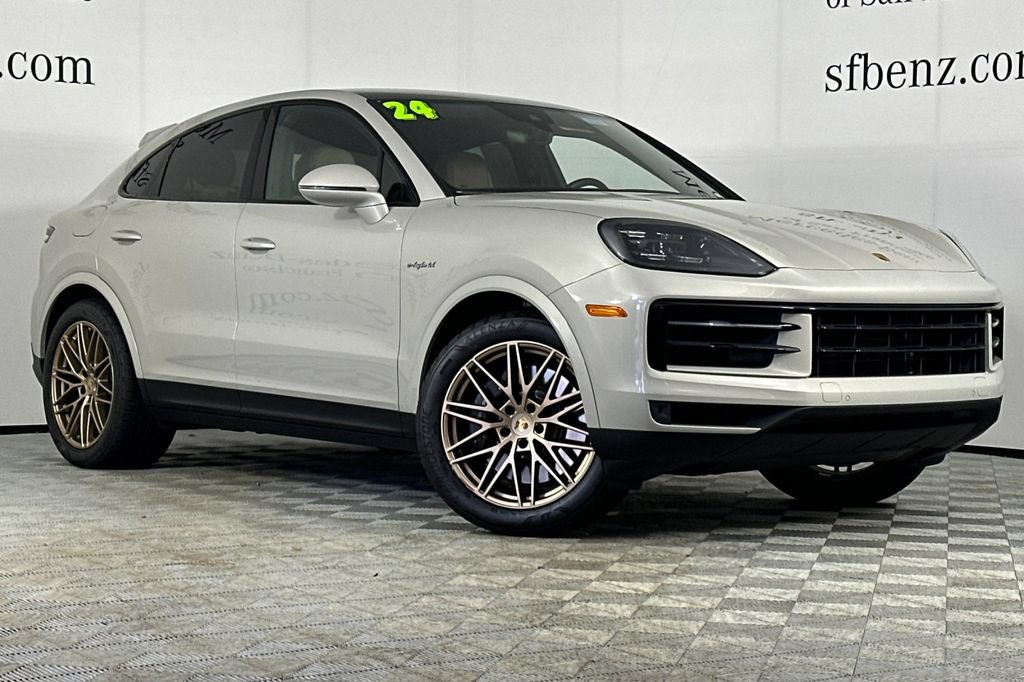 Used 2024 Porsche Cayenne Coupe AWD/4WD image 2