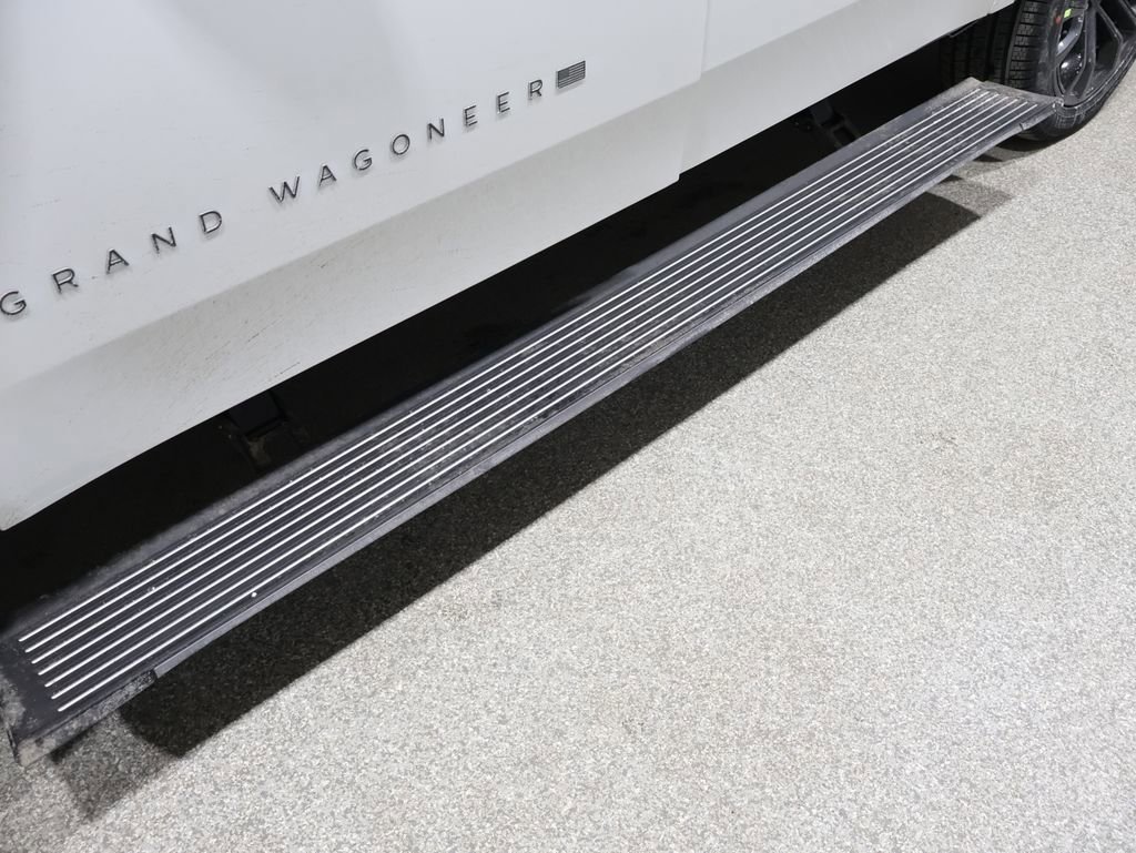 New 2026 Jeep Grand Wagoneer L Summit image 6