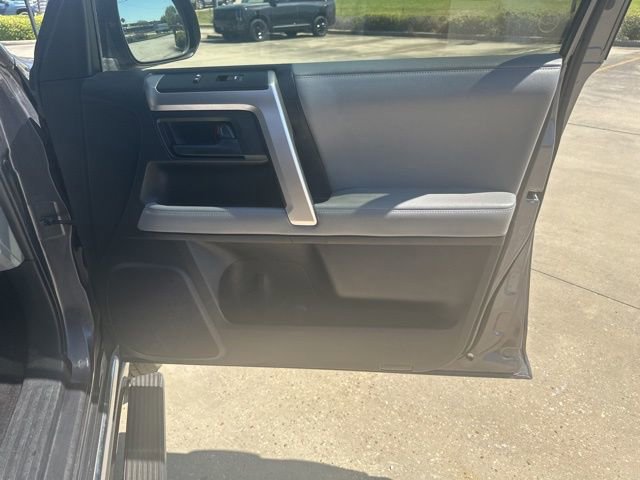 Used 2013 Toyota 4Runner SR5 image 39