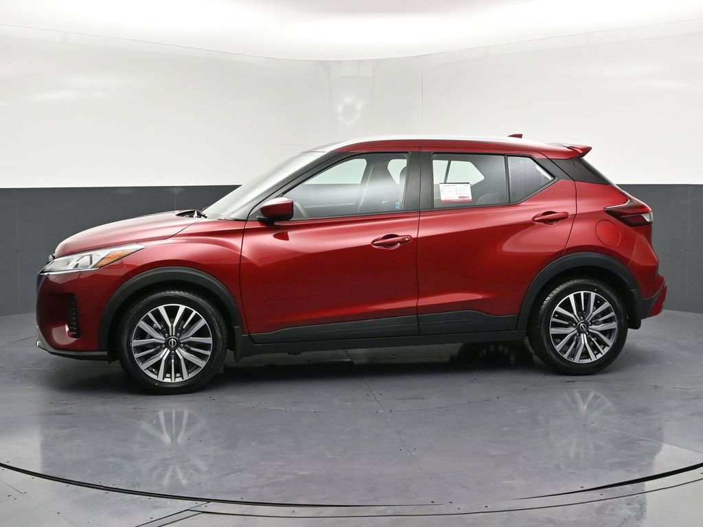 Used 2023 Nissan Kicks SV image 2