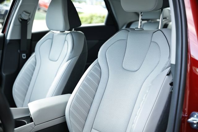 Certified 2025 Hyundai Elantra Limited FWD image 20