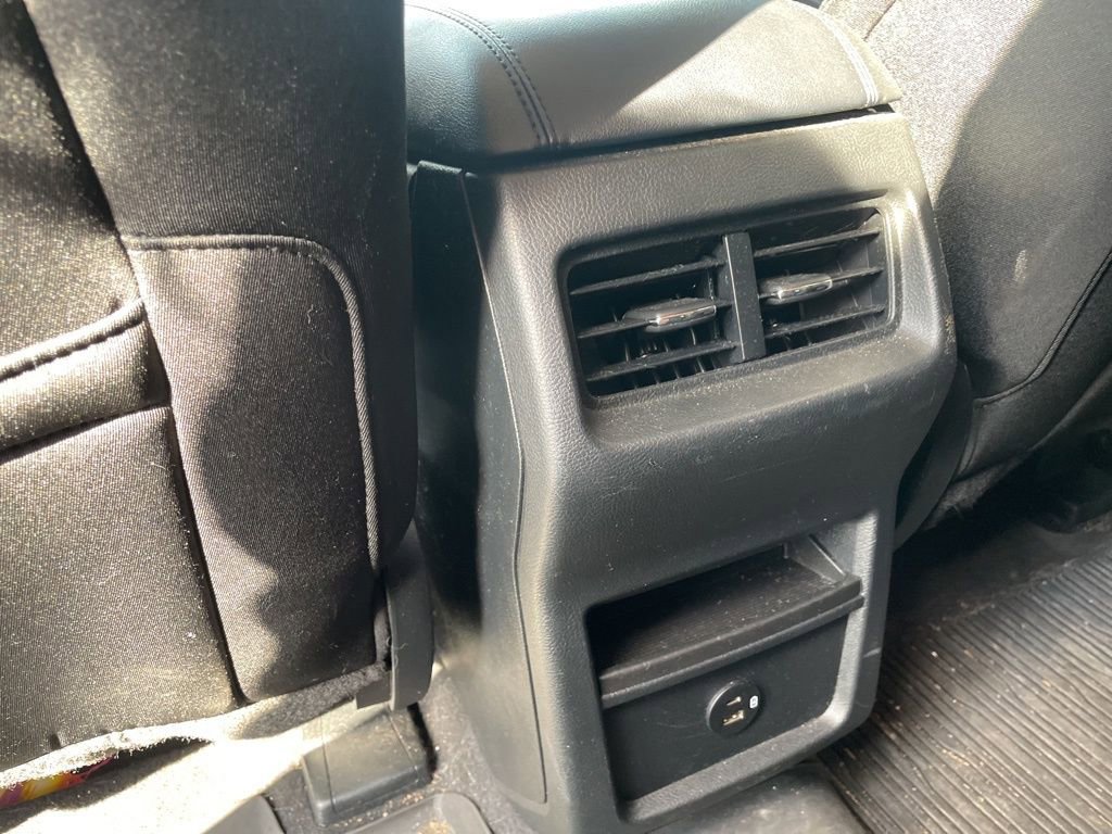 Used 2021 Ford Edge SE image 28