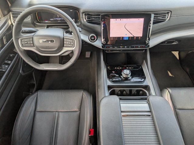 Used 2025 Jeep Wagoneer L Series II w/ Premium Group I AWD/4WD image 6