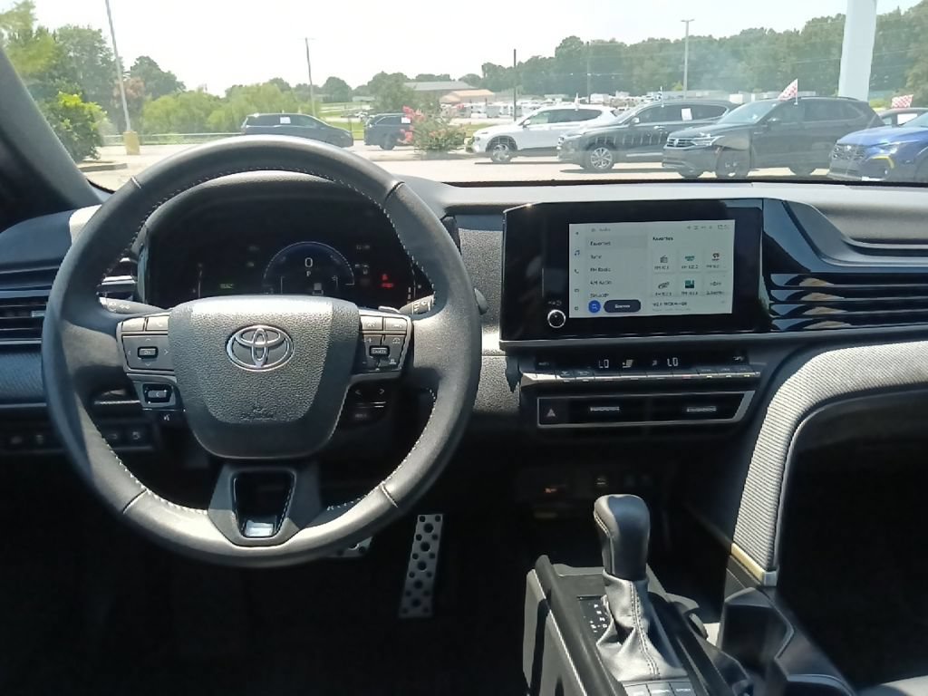 Used 2025 Toyota Camry SE w/ Convenience Package FWD image 25