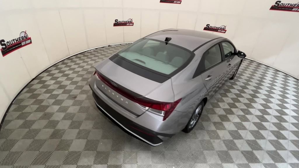 Used 2024 Hyundai Elantra SEL image 4