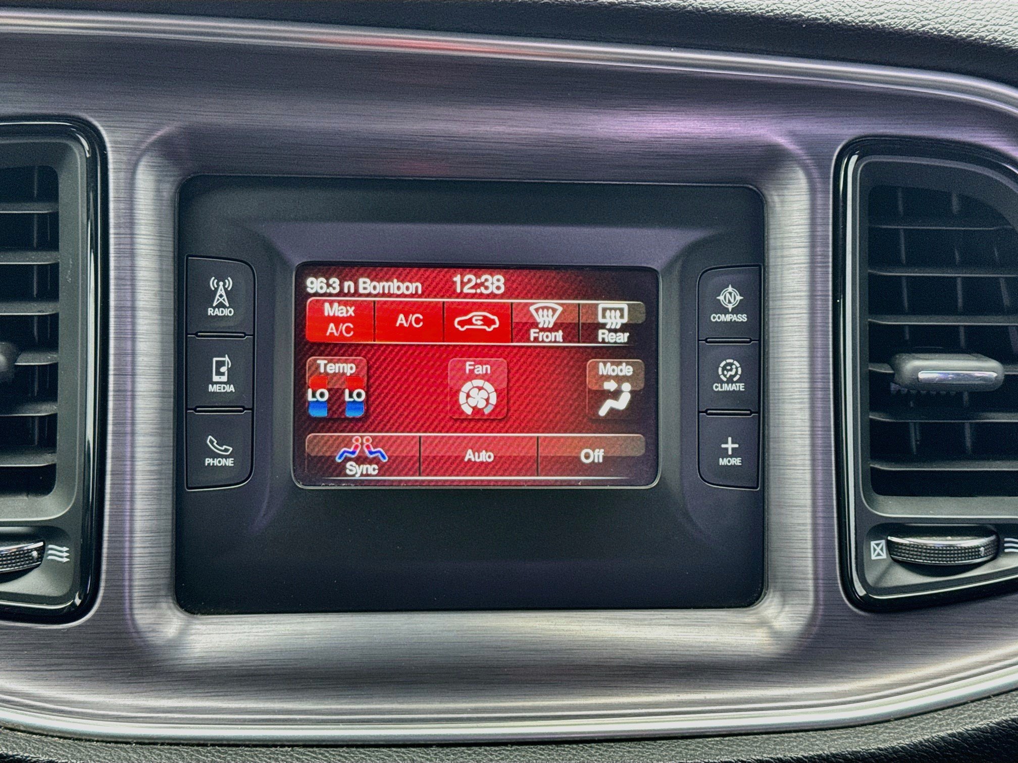 Used 2016 Dodge Challenger SXT RWD image 11