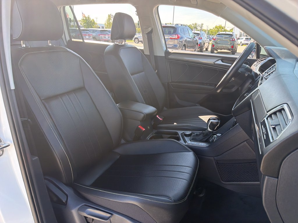Used 2024 Volkswagen Tiguan SE AWD/4WD image 25