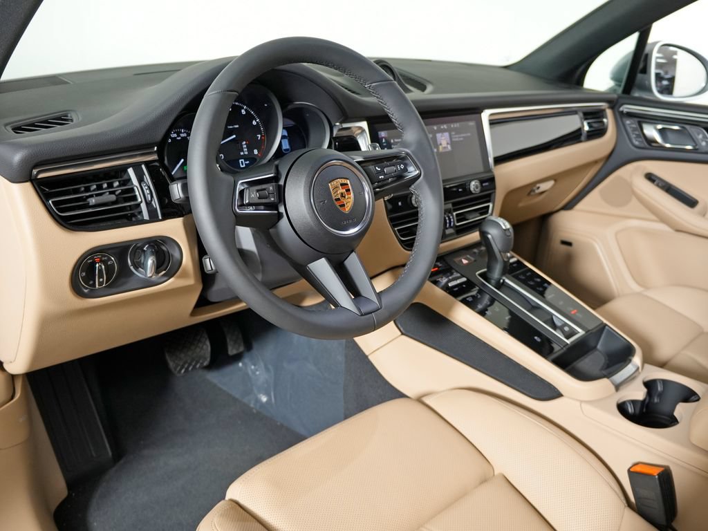 New 2026 Porsche Macan AWD/4WD image 4