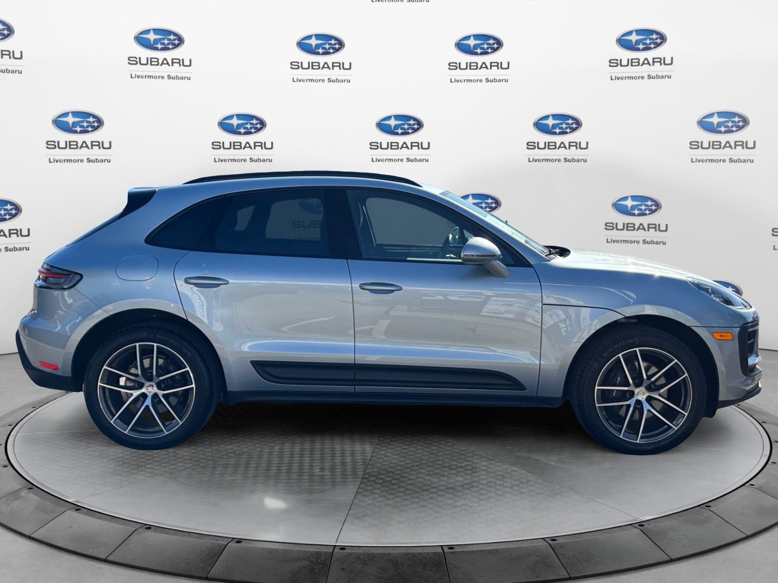 Used 2025 Porsche Macan AWD/4WD image 6