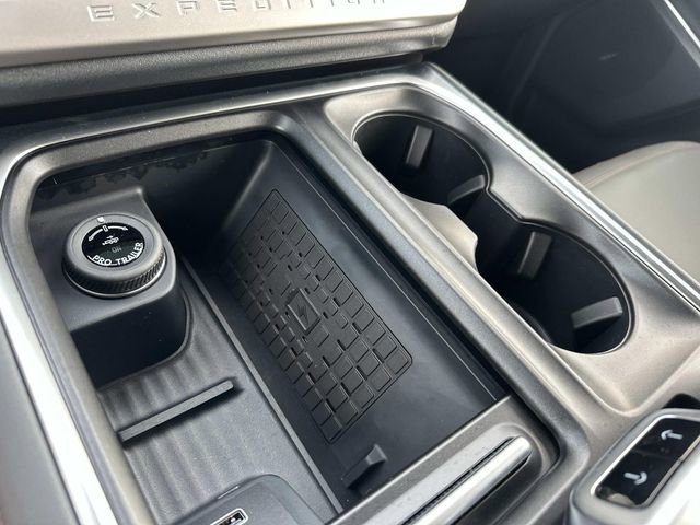 New 2025 Ford Expedition Active image 33