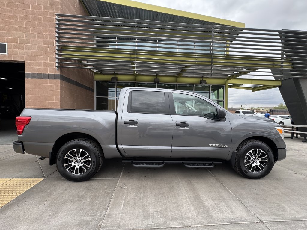 Used 2024 Nissan Titan SV w/ SV Convenience Package image 9