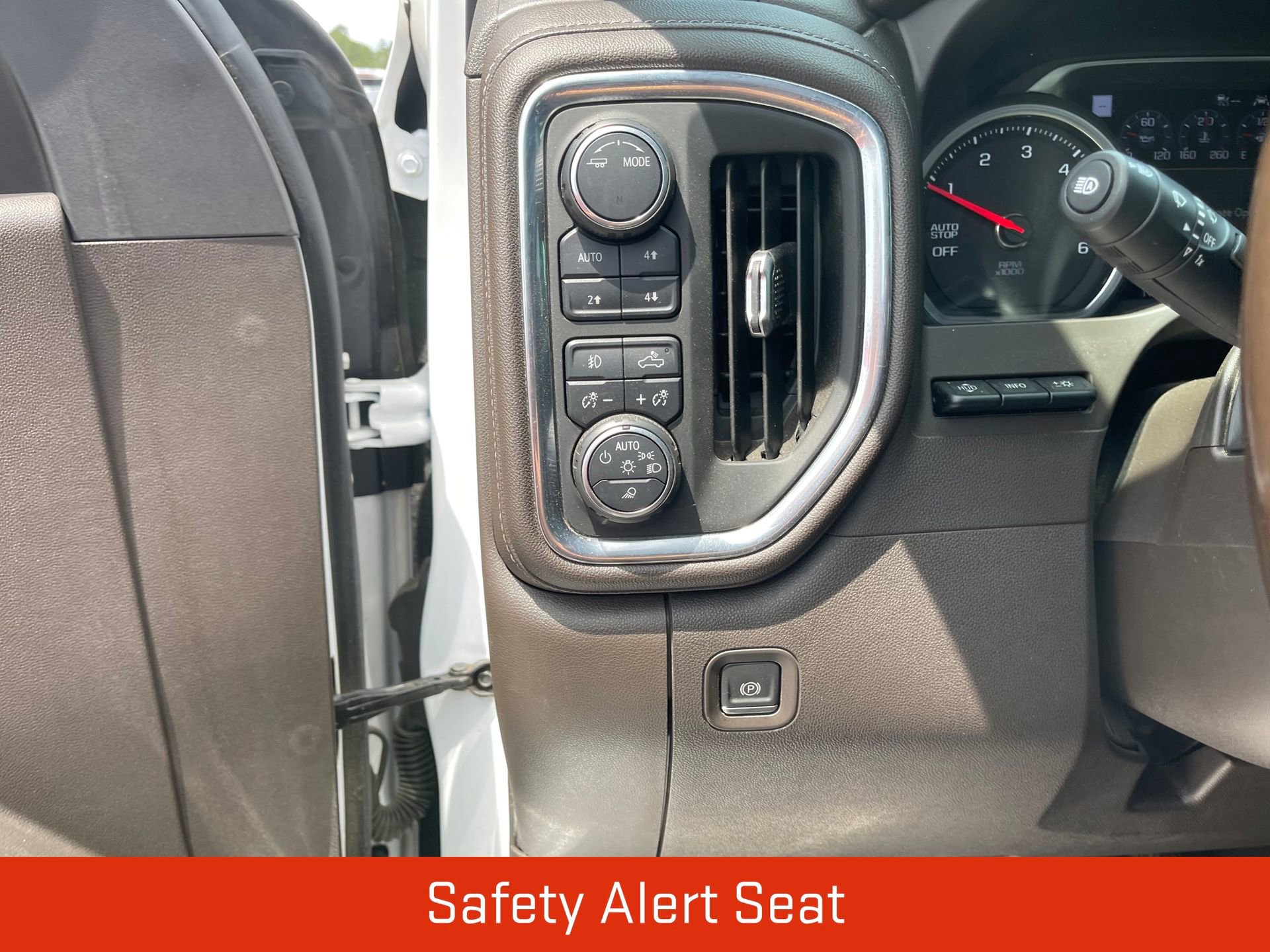 Used 2021 Chevrolet Silverado 1500 LTZ w/ LTZ Premium Package AWD/4WD image 15