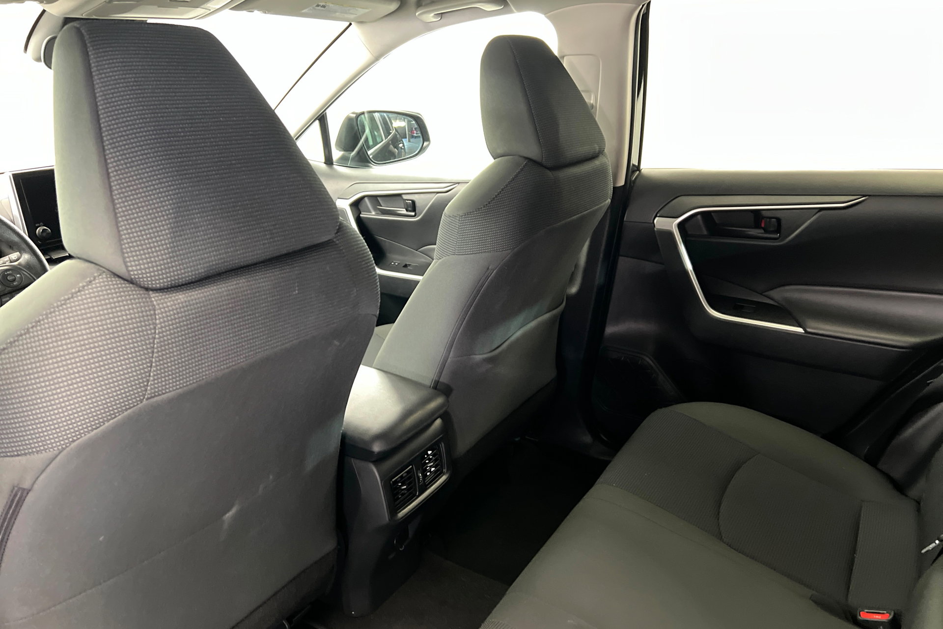 Used 2024 Toyota RAV4 LE image 20