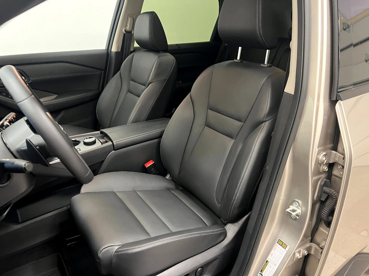 Used 2024 Nissan Rogue SL w/ SL Premium Package image 15