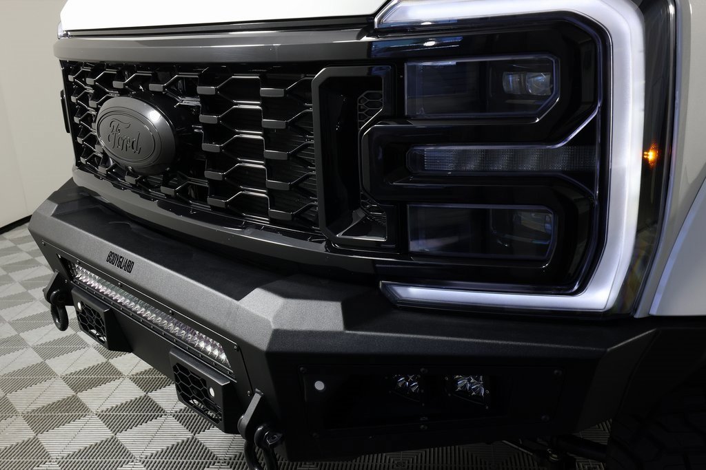 Used 2025 Ford F450 Platinum w/ FX4 Off-Road Package image 47