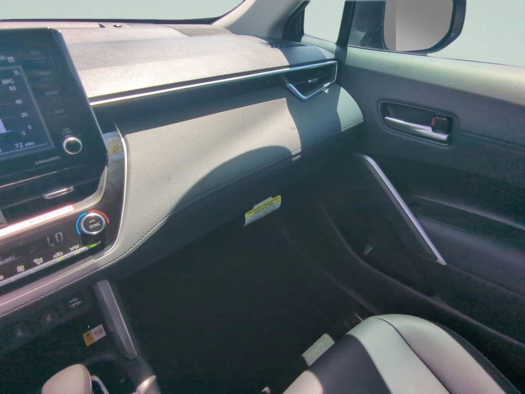 Used 2022 Toyota Corolla Cross XLE FWD image 14