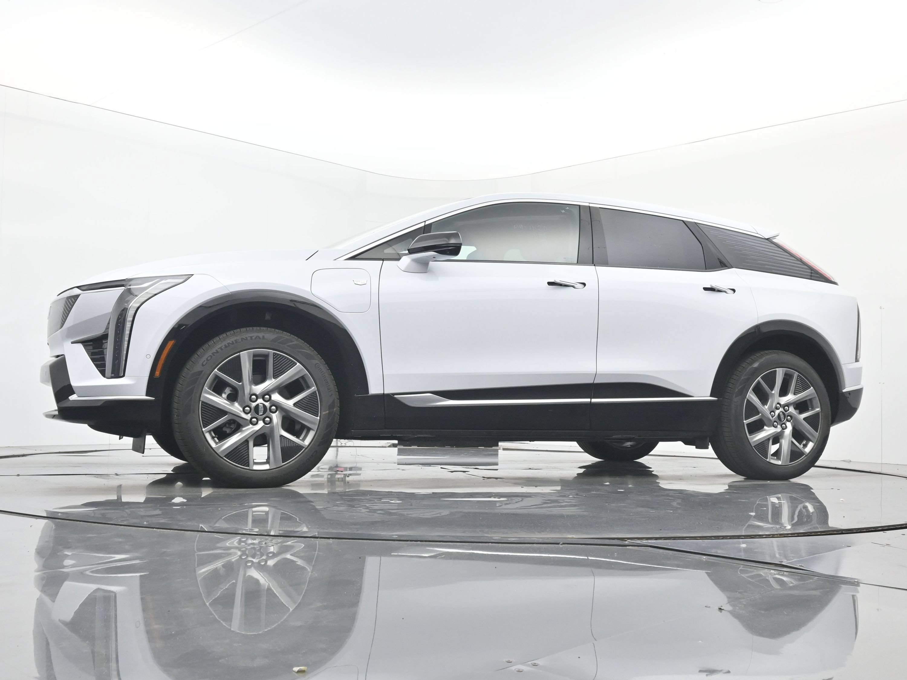 New 2026 Cadillac Optiq Luxury 1 w/ LPO, Floor Liner Package AWD/4WD image 16