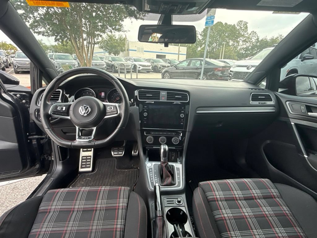 Used 2018 Volkswagen GTI SE FWD image 23