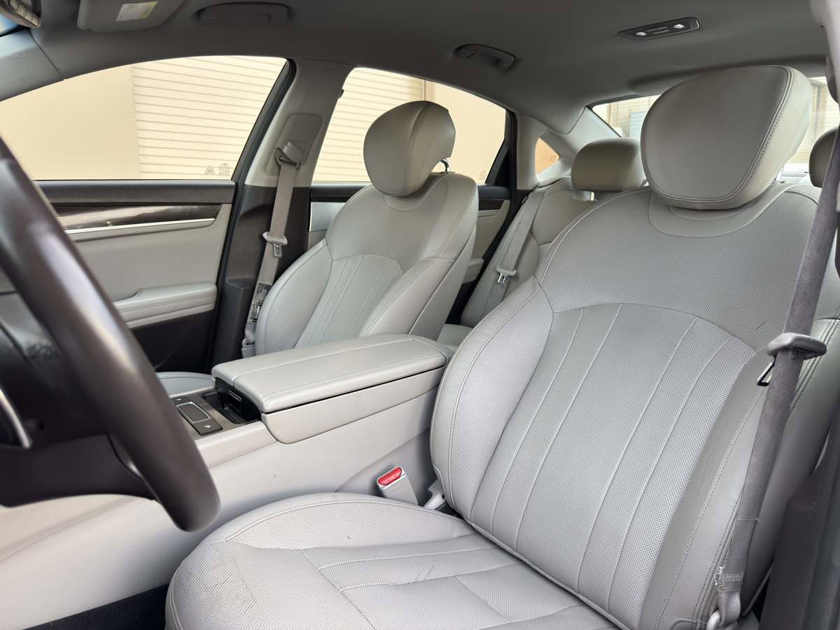 Used 2017 Genesis G80 3.8 image 33