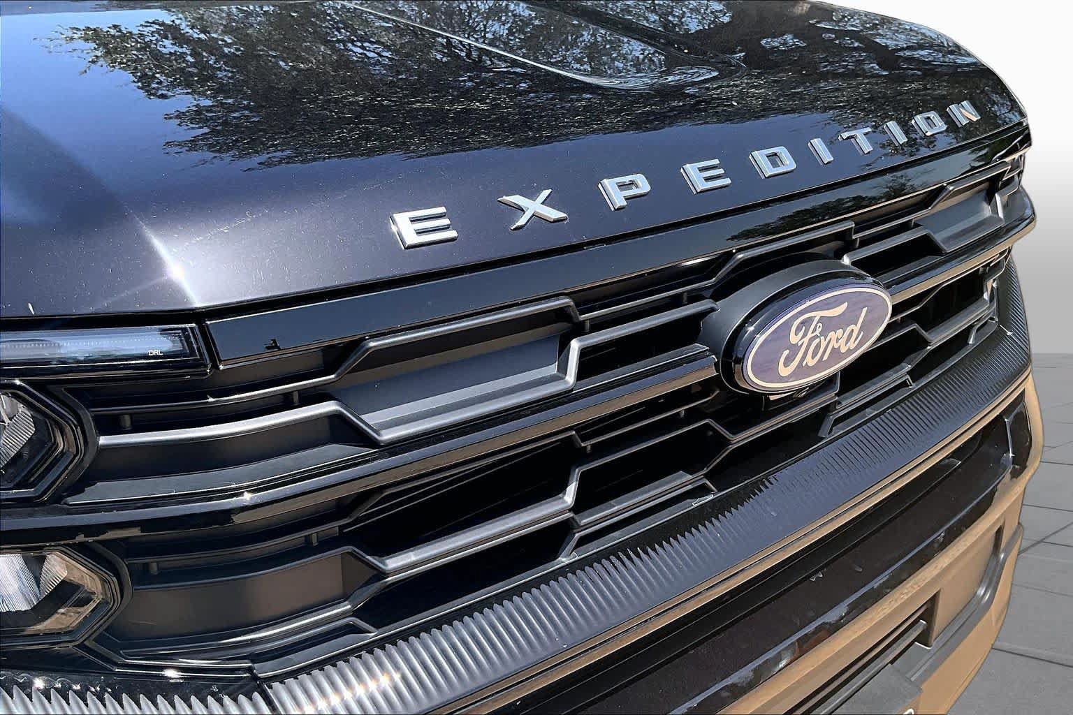 Used 2025 Ford Expedition Active AWD/4WD image 29