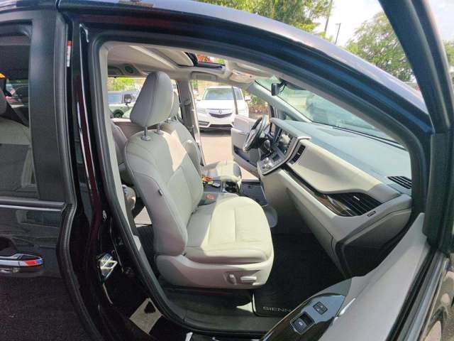 Used 2020 Toyota Sienna XLE FWD image 6
