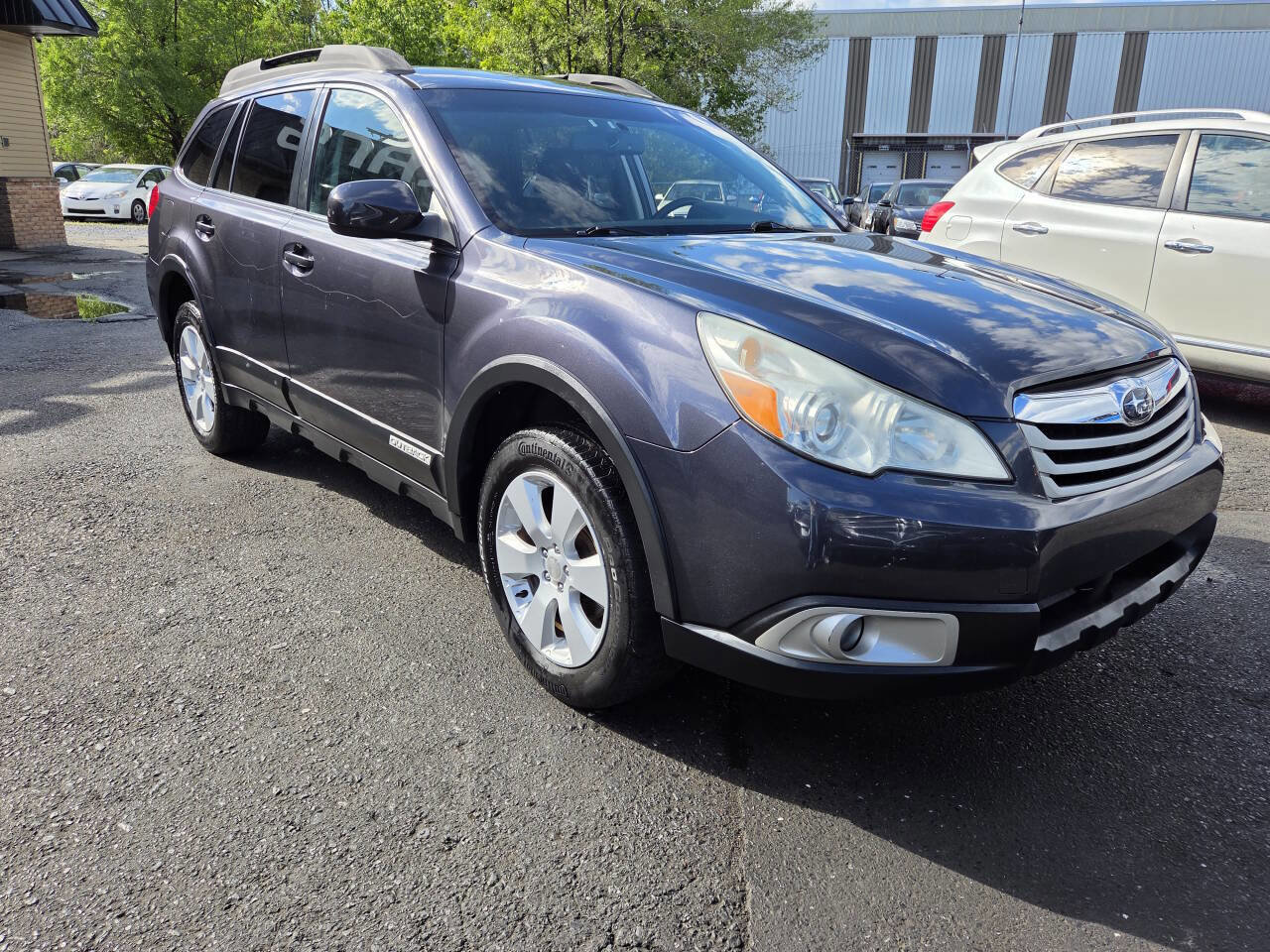 Used 2010 Subaru Outback 2.5i Premium AWD/4WD image 3