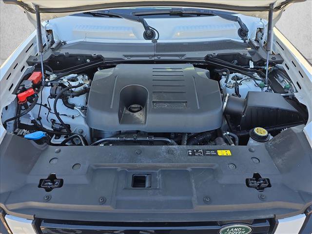 Used 2023 Land Rover Defender 110 SE image 30