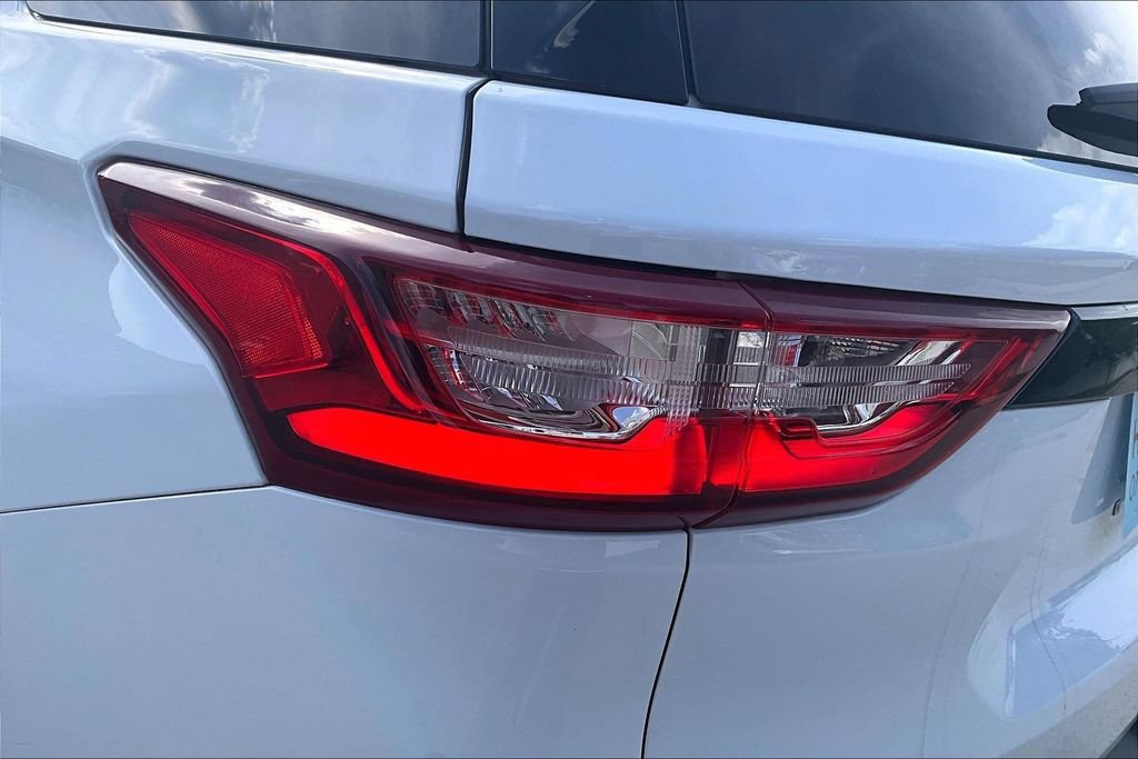 Used 2021 Chevrolet Traverse RS AWD/4WD image 32