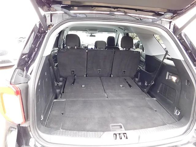 Used 2023 Ford Explorer XLT image 8