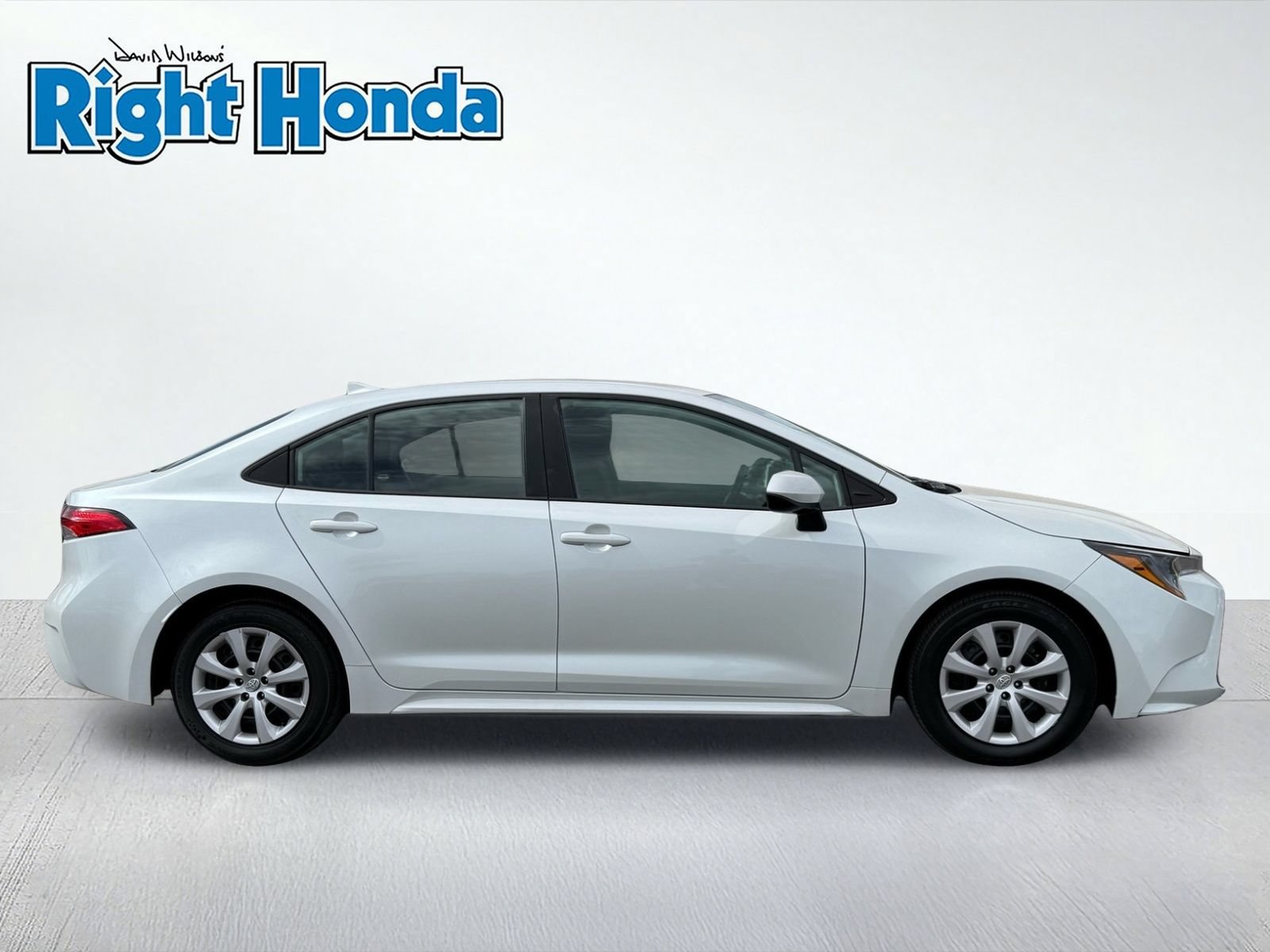Used 2025 Toyota Corolla LE FWD image 9