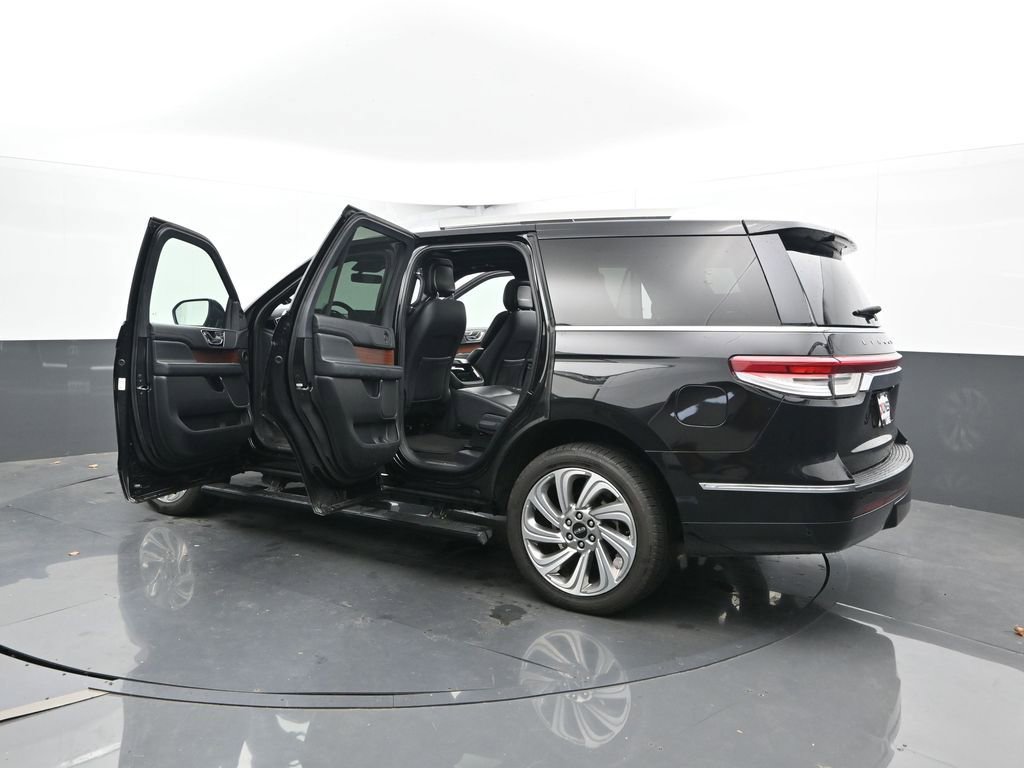 Used 2024 Lincoln Navigator Premiere image 52