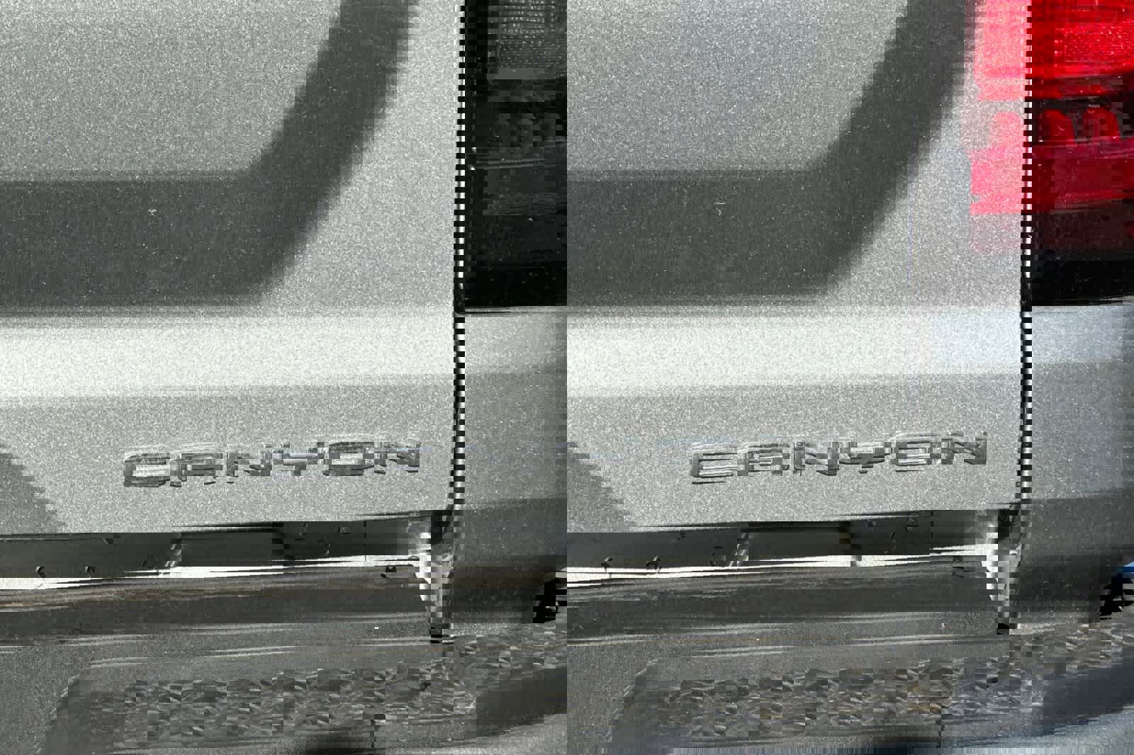 Used 2024 GMC Canyon Denali image 32