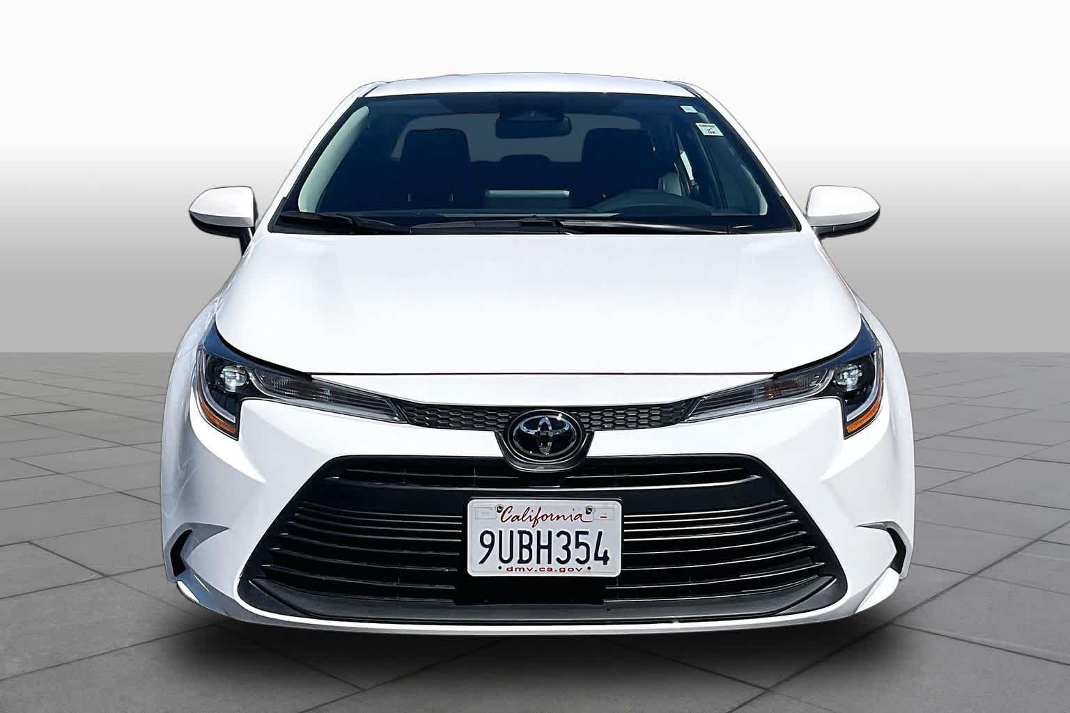 Used 2025 Toyota Corolla LE w/ LE Premium Package FWD image 3
