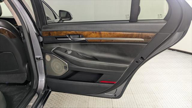 Used 2017 Genesis G90 3.3T Premium image 22