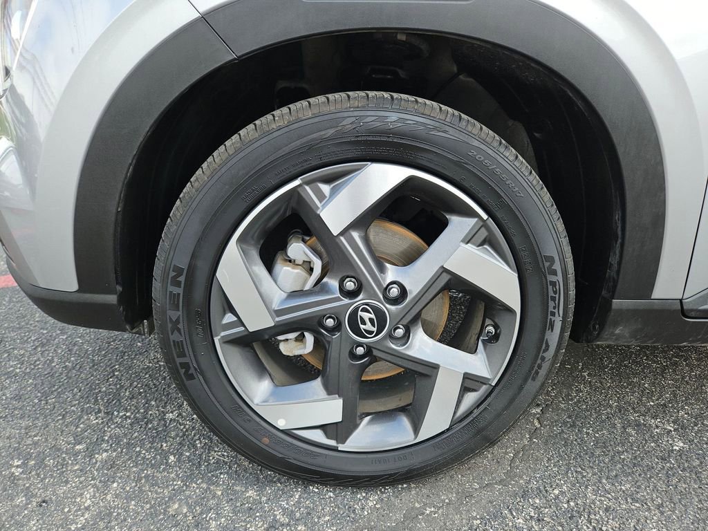 Used 2025 Hyundai Venue SEL FWD image 29