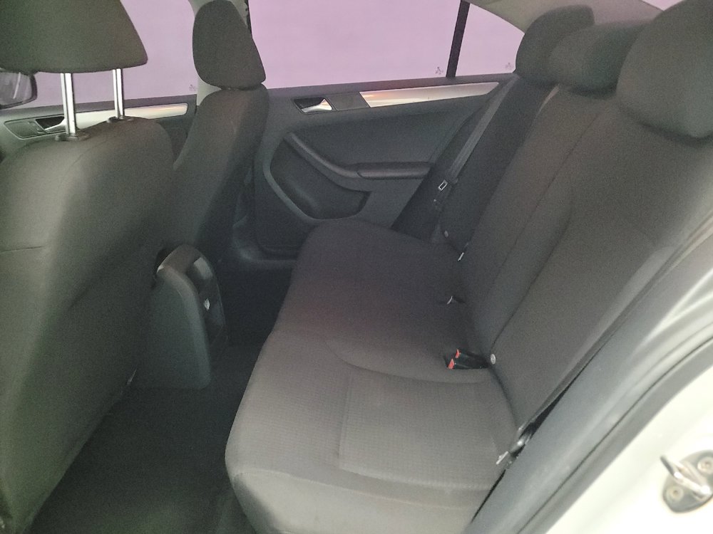 Used 2015 Volkswagen Jetta SE FWD image 18