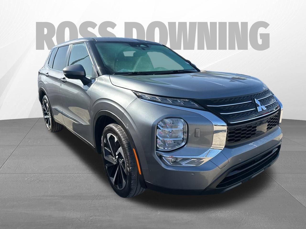 Used 2023 Mitsubishi Outlander SE AWD/4WD image 3