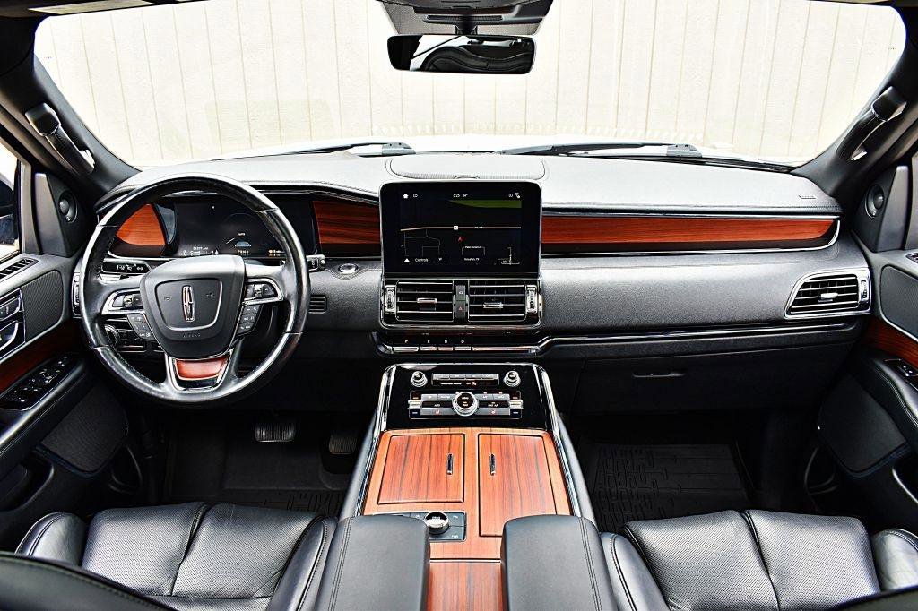 Used 2019 Lincoln Navigator Select w/ Technology Package AWD/4WD image 24