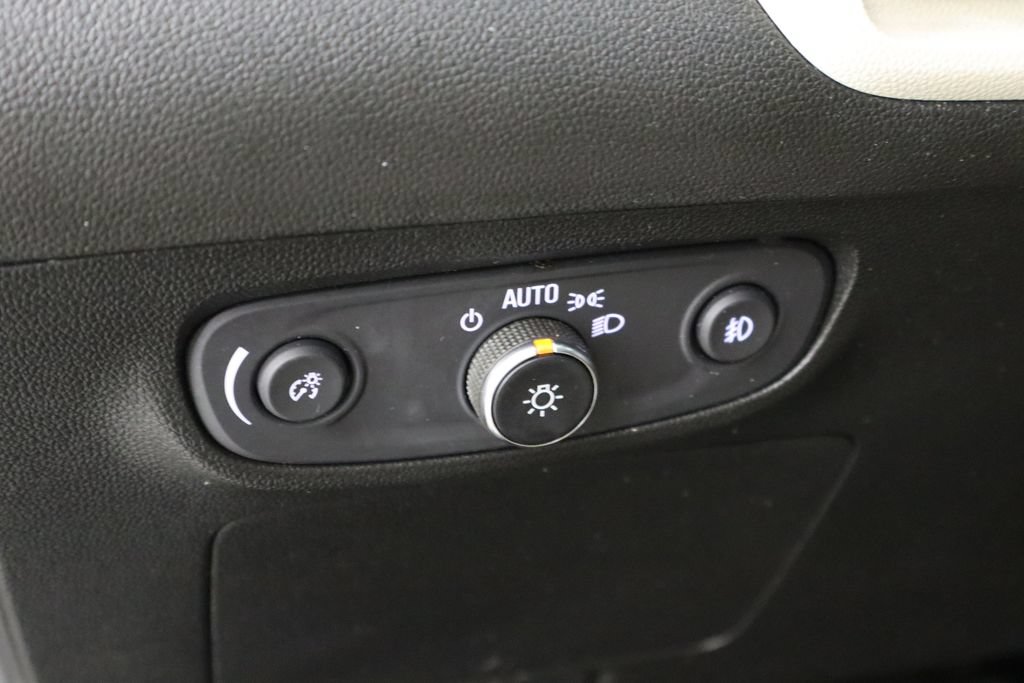 Used 2020 Buick Encore GX Essence w/ Advanced Technology Package AWD/4WD image 23