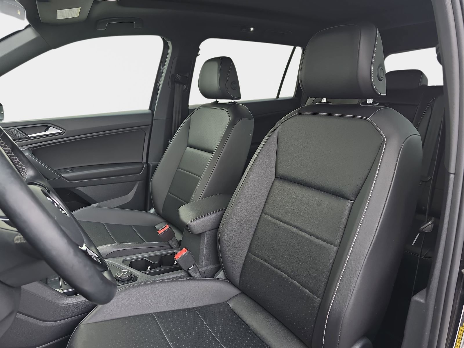 Used 2021 Volkswagen Tiguan SE R-Line image 18