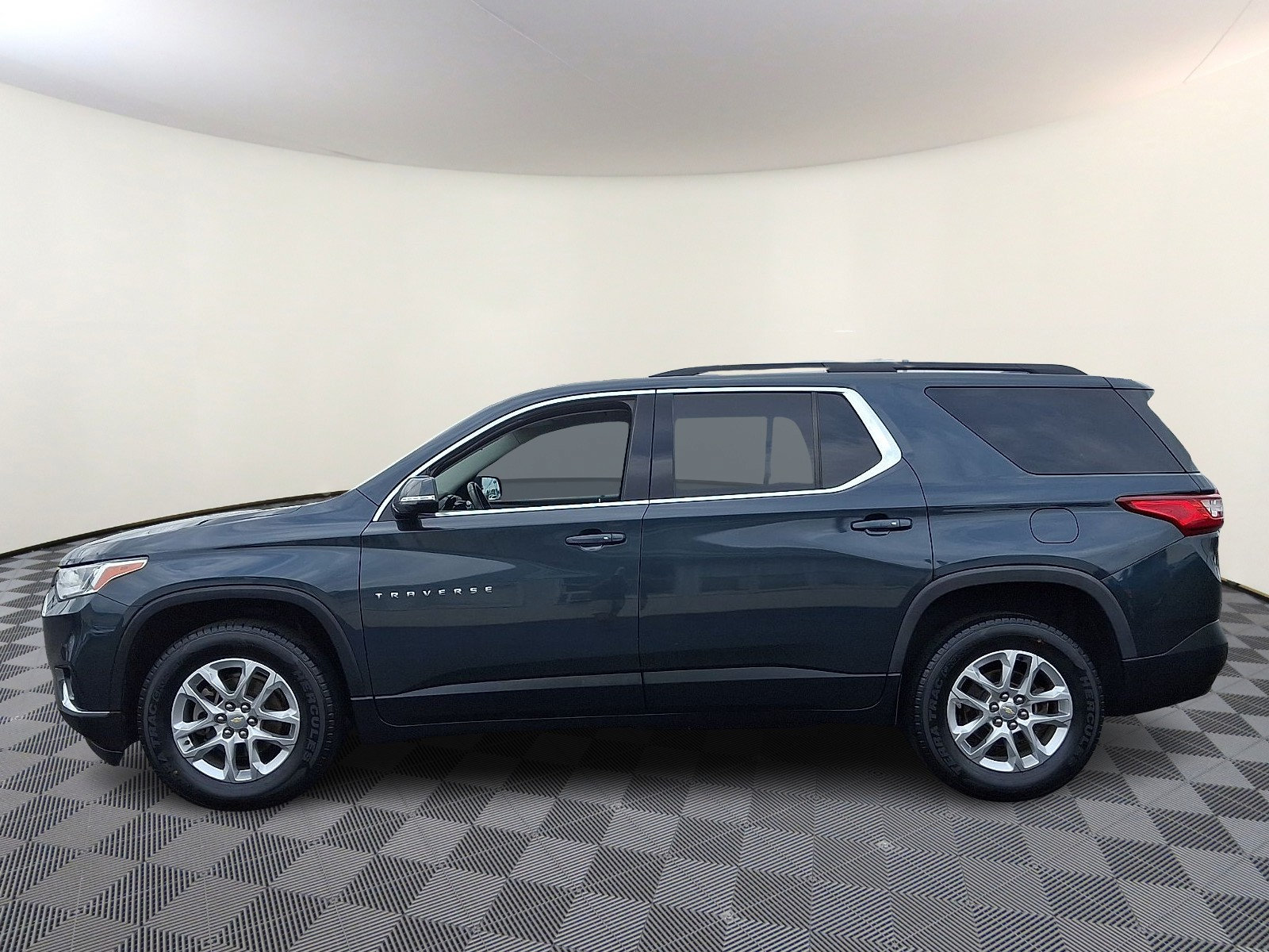 Used 2019 Chevrolet Traverse LT FWD image 4