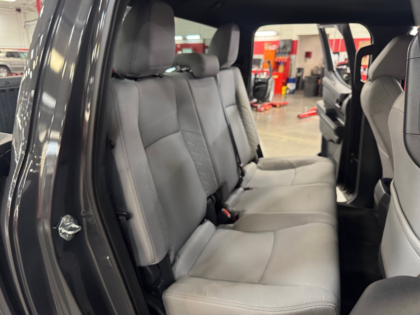 Certified 2025 Toyota Tacoma SR5 AWD/4WD image 18