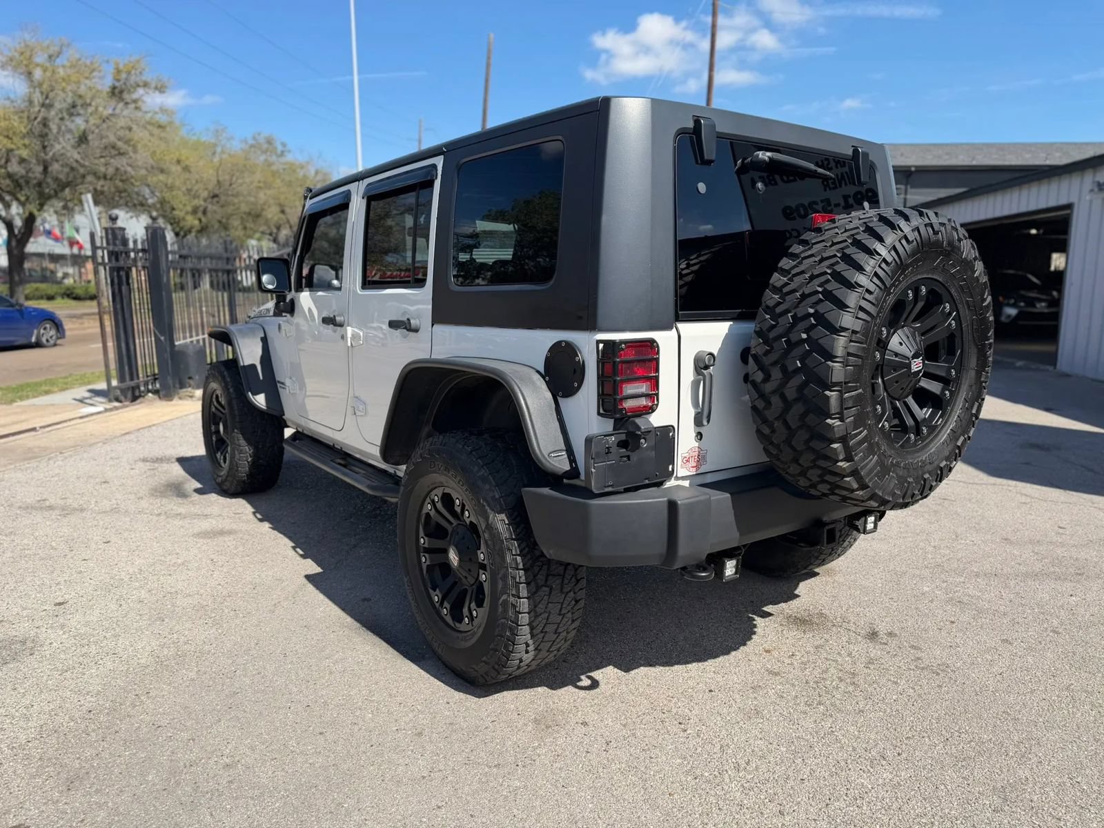 Used 2010 Jeep Wrangler Unlimited Rubicon w/ Trailer Tow Group AWD/4WD image 5