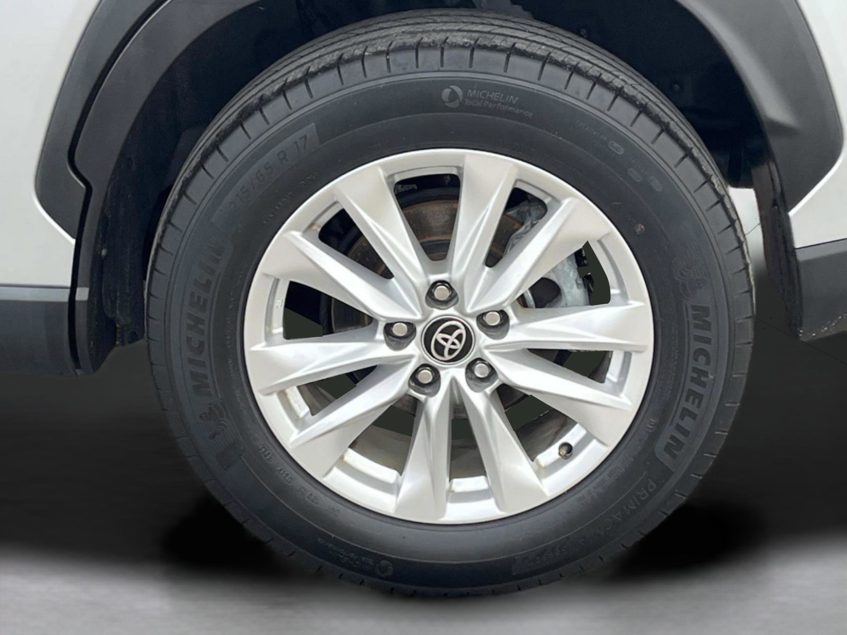 Used 2023 Toyota Corolla Cross LE image 10