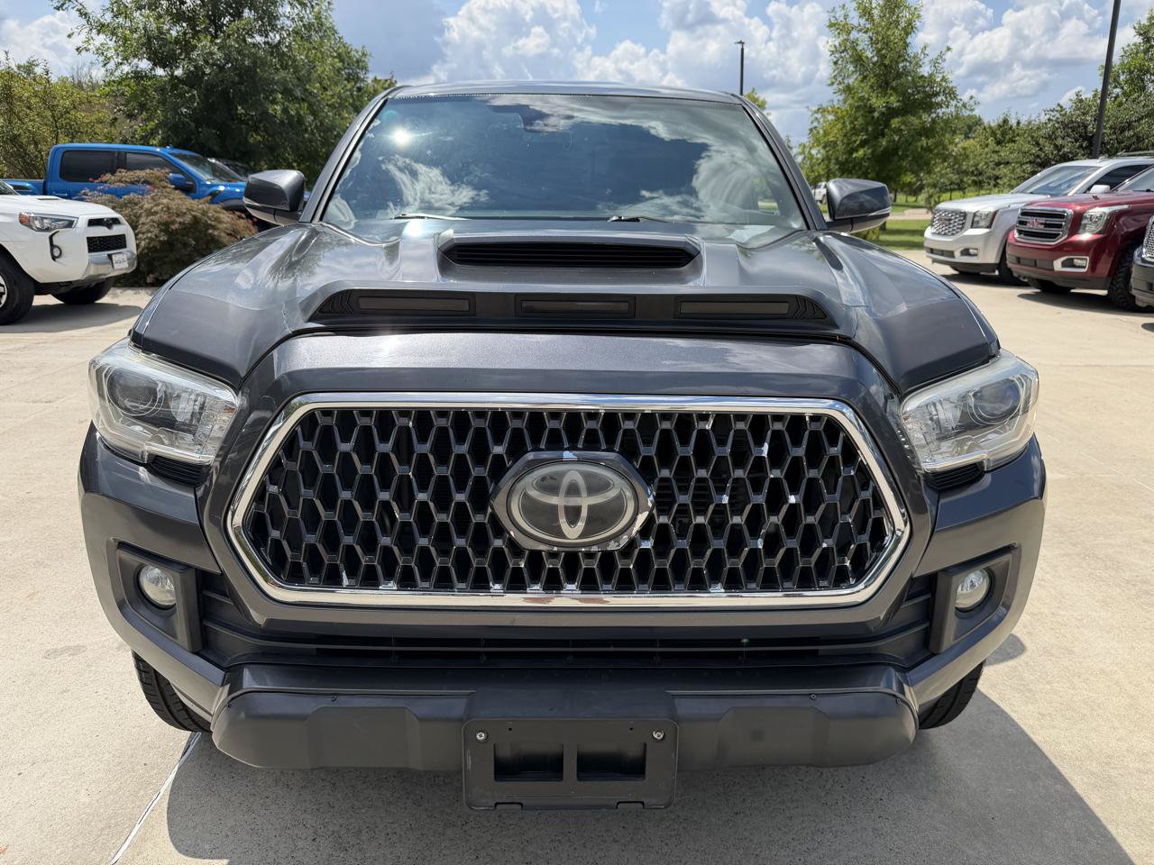 Used 2019 Toyota Tacoma TRD Sport w/ Technology Package AWD/4WD image 2