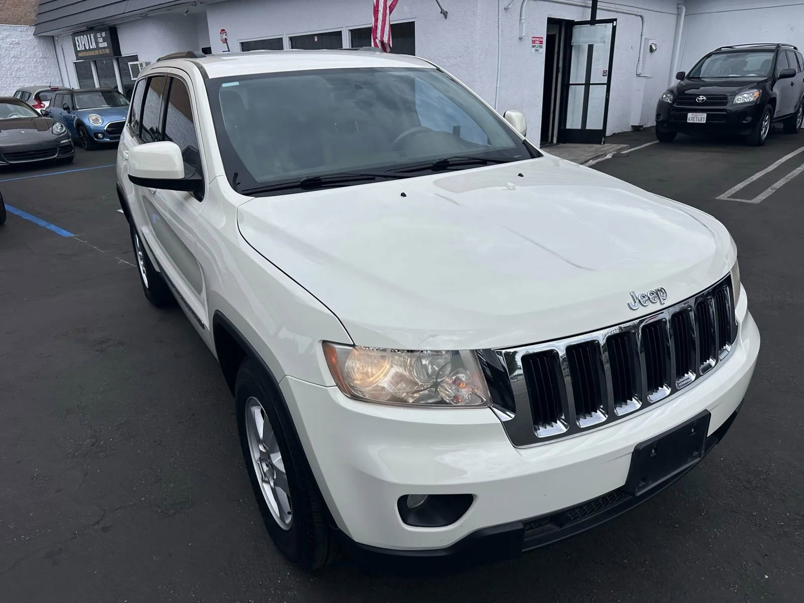 Used 2012 Jeep Grand Cherokee Laredo w/ Laredo E Group image 18