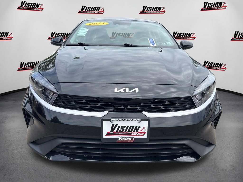 Used 2023 Kia Forte LXS w/ LXS Technology Package FWD image 2