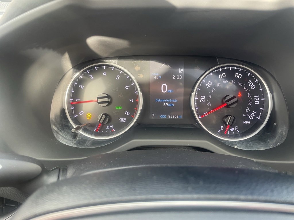 Used 2020 Toyota RAV4 XLE Premium image 24