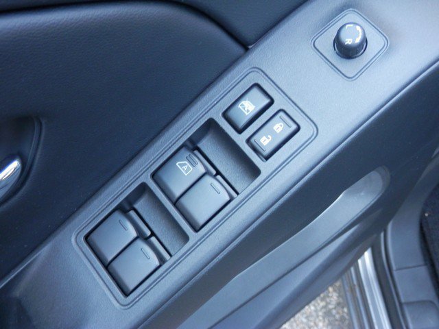 Used 2025 Nissan Frontier SV AWD/4WD image 16