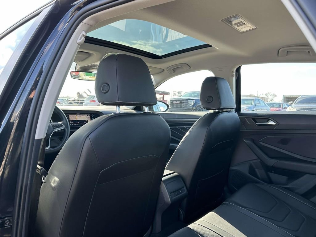 Certified 2022 Volkswagen Jetta SEL image 17